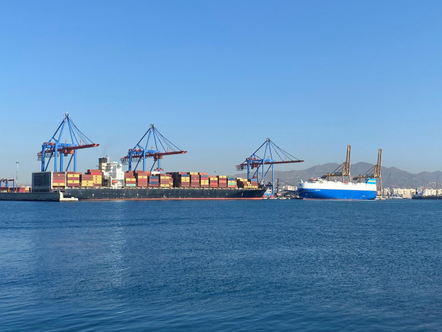 Archivo - Málaga.- Puertos.- El puerto registrará unos 8.000 movimientos de mercancía esta semana