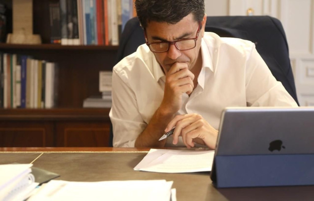 Archivo - Carlos Mazón, en su despacho de la Diputación en imagen de archivo