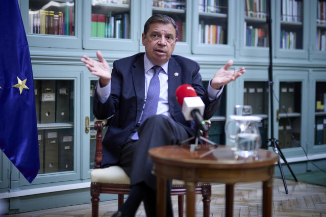 El ministro de Agricultura, Pesca y Alimentación, Luis Planas, durante una entrevista para Europa Press, en la sede del ministerio