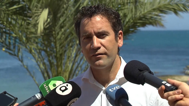 El secretario general del PP, Teodoro García Egea, atiende a los medios este viernes en Torrevieja (Alicante)