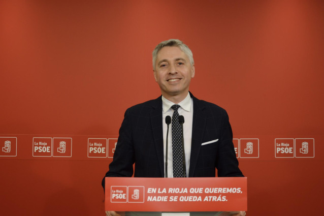 Archivo - El secretario general del PSOE de La Rioja, Francisco Ocón, en comparecencia de prensa