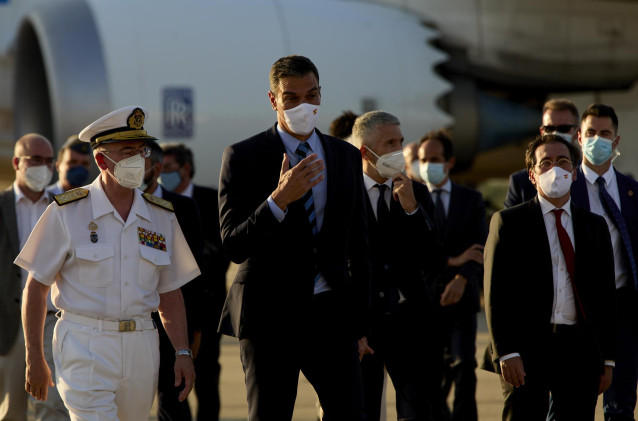El presidente del Gobierno, Pedro Sánchez, durante una visita a la Base Aérea de Torrejón para recibir un vuelo de repatriación desde Afganistán el pasado viernes en Torrejón de Ardoz (Madrid)