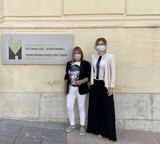 La Portavoz Del PSOE En La Asamblea De Madrid, Hana Jalloul, Durante Su Visita Al Museo Centro Memorial De Las Víctimas Del Terrorismo De Vitoria-Gasteiz.