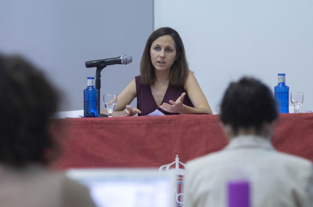Archivo - La ministra de Derechos Sociales y Agenda 2030, Ione Belarra, imparte la conferencia en los cursos de verano de la Universidad Complutense de Madrid, a 23 de julio de 2021, en San Lorenzo El Escorial, Madrid (España).