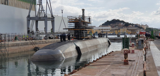 Archivo - El S-81 'Isaac Peral', de nuevo a flote tras su primera varada programada
