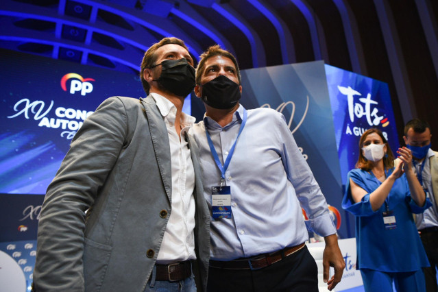 Archivo - E presidente del PP, Pablo Casado, y elpresidente del PPCV, Carlos Mazón