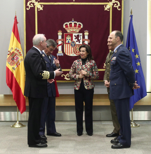 Archivo - La ministra de Defensa, Margarita Robles, en la toma de posesión del general del Aire  Miguel Angel Villaroya como  jefe de Estado Mayor de la Defensa (JEMAD)
