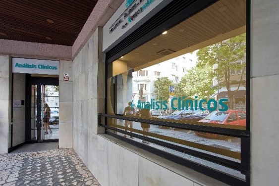 Archivo - Edificio de Análisis Clínicos
