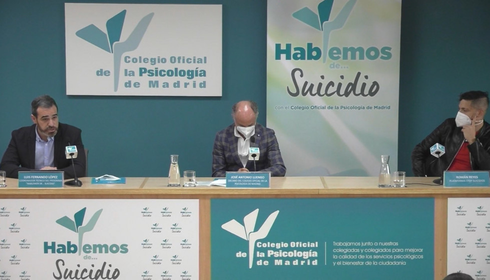 Luis Fernando López, Coordinador Técnico del programa 'Hablemos de... Suicidio', José Antonio Luengo, Decano del Colegio Oficial de la Psicología de Madrid, y Román Reyes, en representación de l