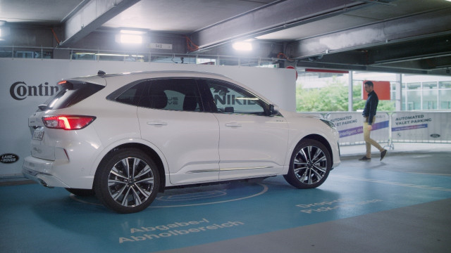 Ford desarrolla una tecnología de aparcacoches automático.