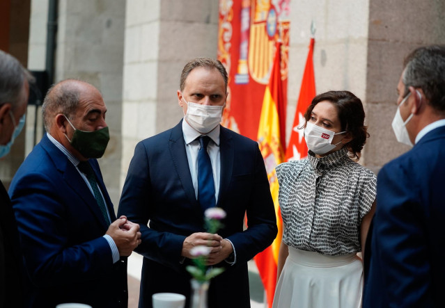 La presidenta de la Comunidad de Madrid, Isabel Díaz Ayuso, se ha reunido con empresarios para debatir sobre el Plan de Economía de la Comunidad de Madrid.