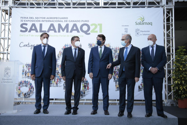 El presidente de la Junta y el ministro de Agricultura, en la feria Salamaq.
