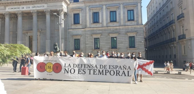 La Unión de Militares de Tropa (UMT) ha convocado este sábado una concentración frente al Congreso de los Diputados para exigir que finalice la temporalidad en las Fuerzas Armadas y la aprobación de una ley única de la carrera militar.