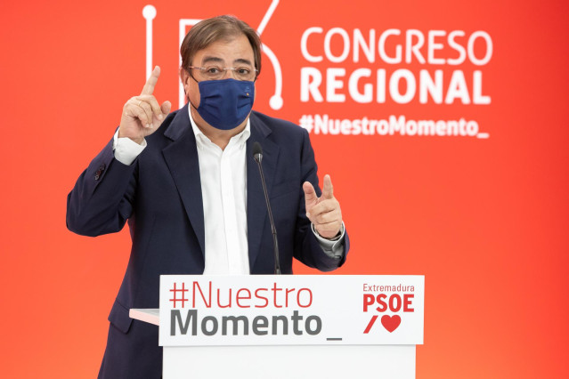 Imagen de archivo del líder del PSOE en Extremadura, Guillermo Fernández Vara, en rueda de prensa