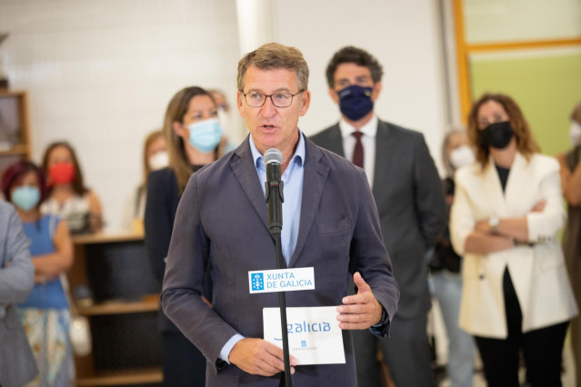 El presidente de la Xunta, Alberto Núñez Feijóo, acompañado por el conselleiro de Cultura, Educación e Universidade, Román Rodríguez, visita el CEIP Sagrado Corazón de Lugo.