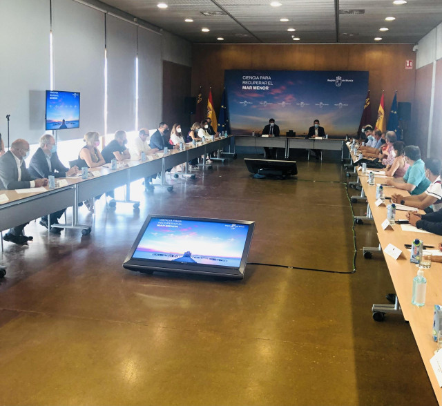Archivo - El jefe del Ejecutivo autonómico, Fernando López Miras, en la reunión del foro 'Ciencia para recuperar el Mar Menor'
