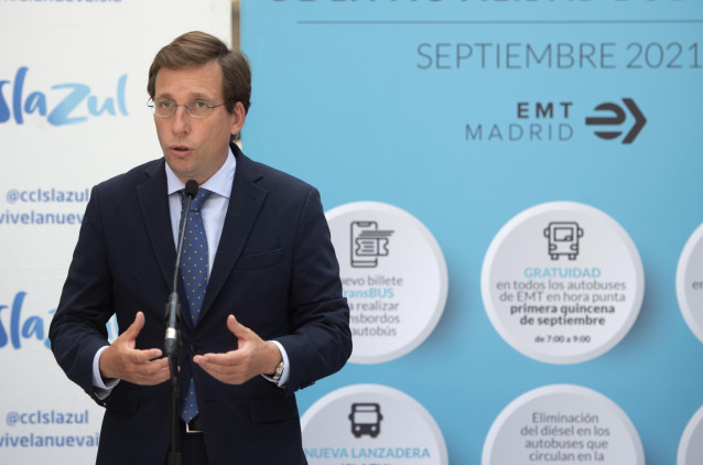 El alcalde de Madrid, José Luis Martínez-Almeida, interviene en  la presentación de la línea lanzadera de la EMT entre Plaza Elíptica e Islaazul, a 1 de septiembre de 2021, en Madrid, (España).