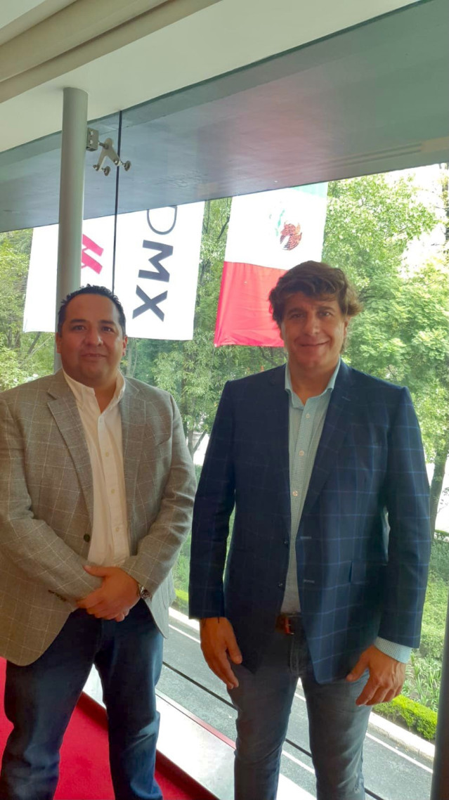 Archivo - David Sainz, consejero delegado de Latam Networks, y Francisco Segura, presidente de FIF