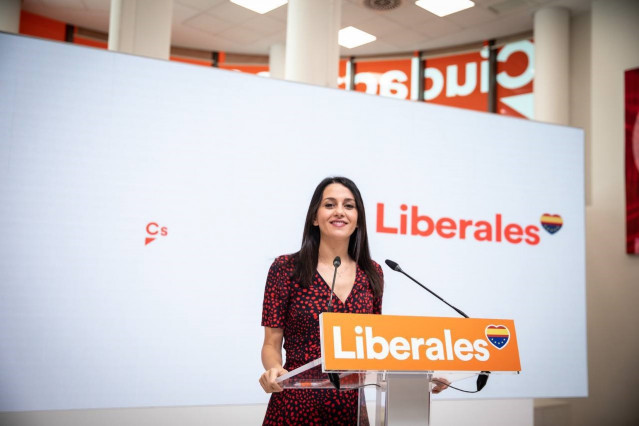 La presidenta de Ciudadanos, Inés Arrimadas, durante la comparecencia ante los medios en la sede nacional del partido, en Madrid, a 30 de agosto de 2021.