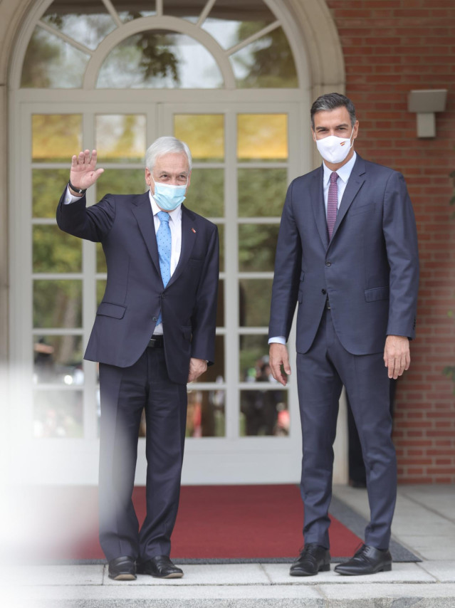 El presidente del Gobierno, Pedro Sánchez (d), posa junto al presidente de la República de Chile, Sebastián Piñera (i), en el Palacio de la Moncloa, a 7 de septiembre de 2021, en Madrid (España). En su segunda visita oficial a España, Piñera se ha reunido