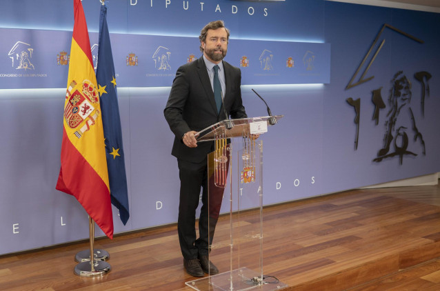 Archivo - El portavoz parlamentario de Vox, Iván Espinosa de los Monteros, interviene en una rueda de prensa de Portavoces