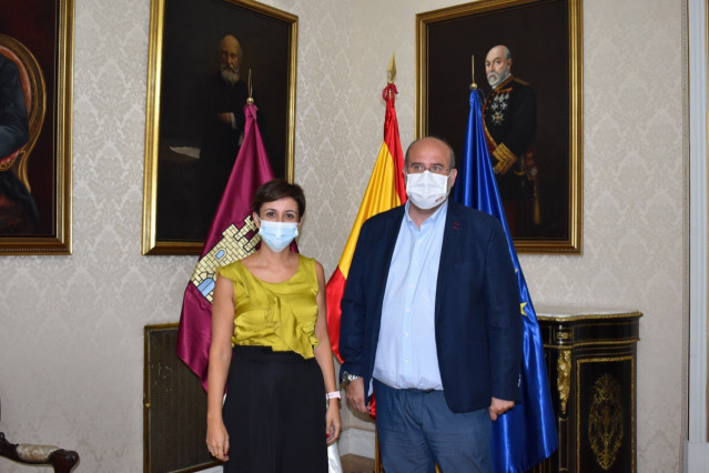 La ministra de Política Territorial, Isabel Rodríguez, y el vicepresidente de Castilla-La Mancha, José Luis Martínez Guijarro,