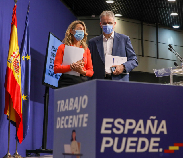 Archivo - La vicepresidenta segunda del Gobierno y ministra de Trabajo y Economía Social, Yolanda Díaz, y el hasta ahora director general del Organismo Estatal de Inspección de Trabajo y Seguridad Social, Héctor Illueca