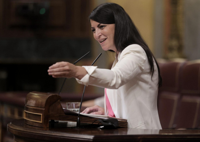 Archivo - La secretaria general del Grupo Parlamentario Vox en el Congreso, Macarena Olona, interviene en una sesión plenaria en el Congreso