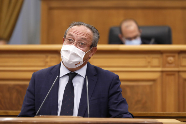 El Consejero De Hacienda Y Administraciones Públicas, Juan Alfonso Ruiz Molina, En El Pleno De Las Cortes.