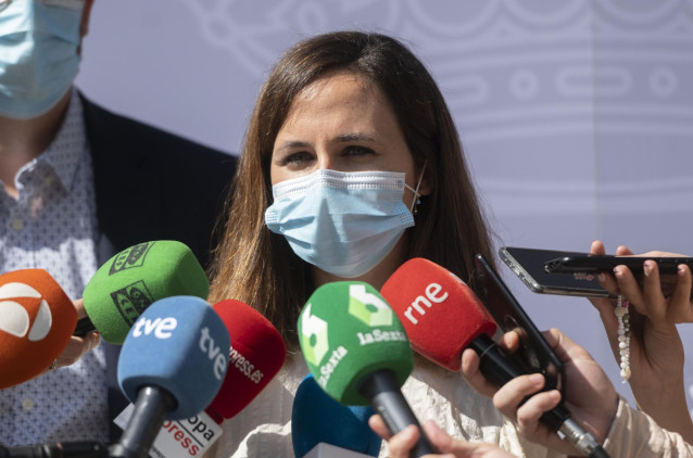 La ministra de Derechos Sociales y Agenda 2030, Ione Belarra, ofrece declaraciones a los medios, después de su reunión con asociaciones de Infancia en la sede del Ministerio, a 9 de septiembre de 2021, en Madrid (España). Belarra se ha dado cita hoy con r