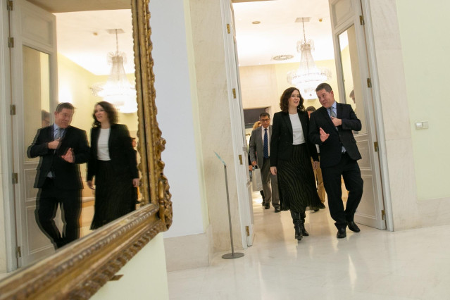 Archivo - El presidente de C-LM, Emiliano García-Page, y la presidenta de la Comunidad de Madrid, Isabel Díaz Ayuso.