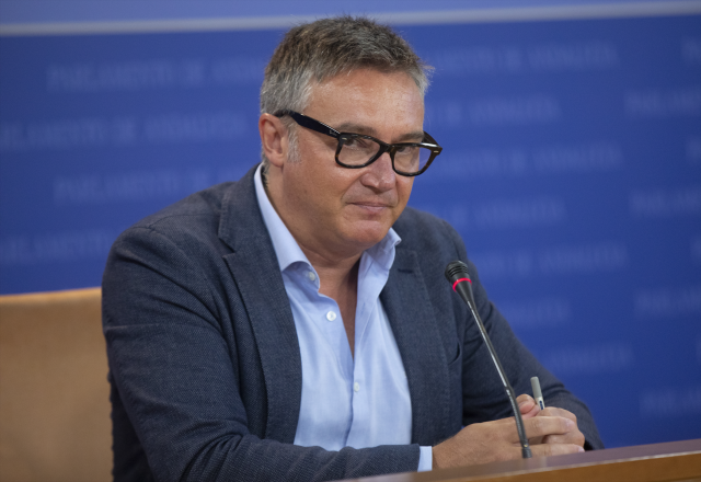 El portavoz parlamentario de Vox en Andalucía, Manuel Gavira, en una foto de archivo en rueda de prensa en el Parlamento.