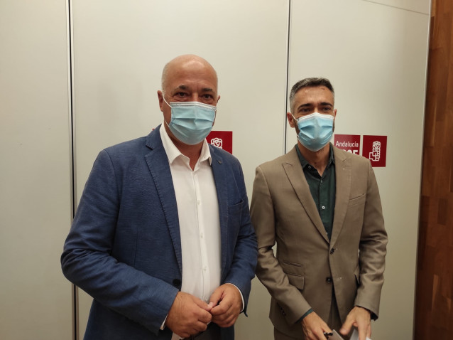 Antonio Ruiz y Felipe Sicilia en la sede del PSOE de Córdoba.