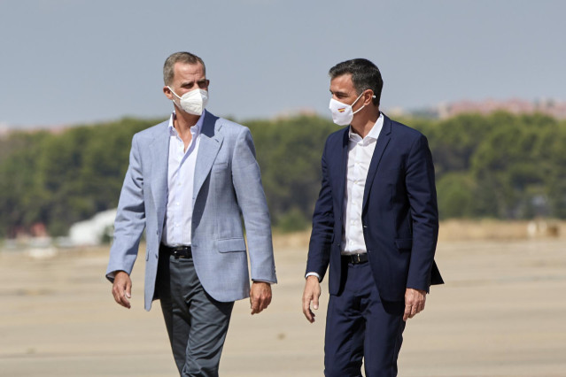 El Rey Felipe VI y el presidente del Gobierno, Pedro Sánchez