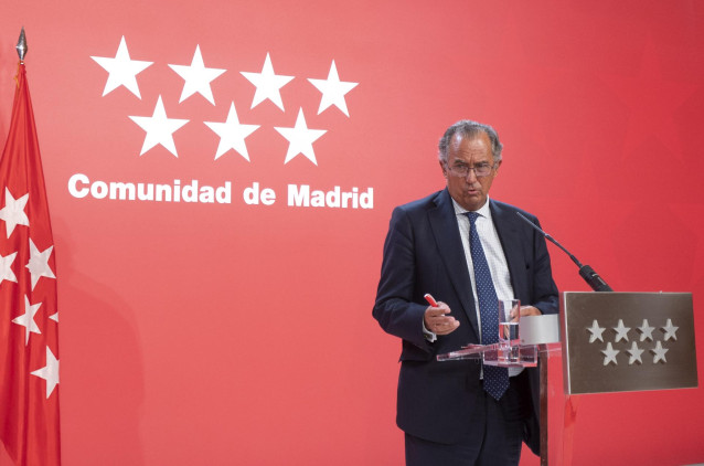 El consejero de Educación, Ciencia y Universidades de la Comunidad de Madrid, Enrique Ossorio, ofrece declaraciones a los medios de comunicación en la sede del Gobierno regional, a 6 de septiembre de 2021, en Madrid (España). La presidenta madrileña manti