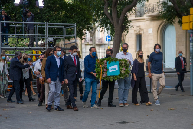 Ofrenda de Junts ante el momento de Rafael Casanova en Barcelona por la Diada, encabezada por Jordi Sànchez