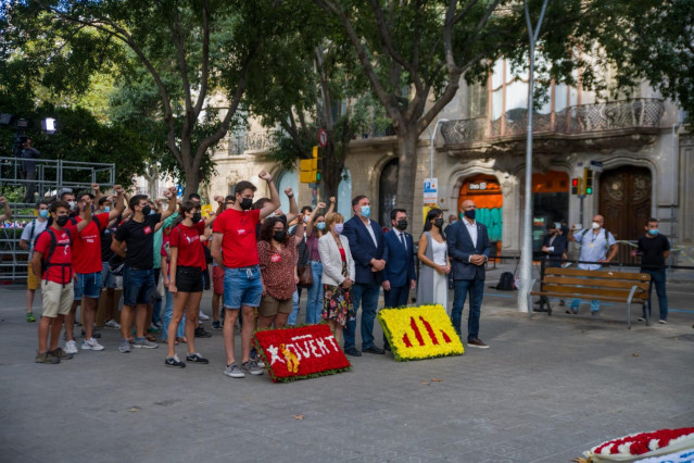 Ofrenda de ERC ante el momento de Rafael Casanova en Barcelona por la Diada, encabezada por Alba Vergés, Oriol Junqueras, Pere Aragonès, Marta Vilalta y Raül Romeva