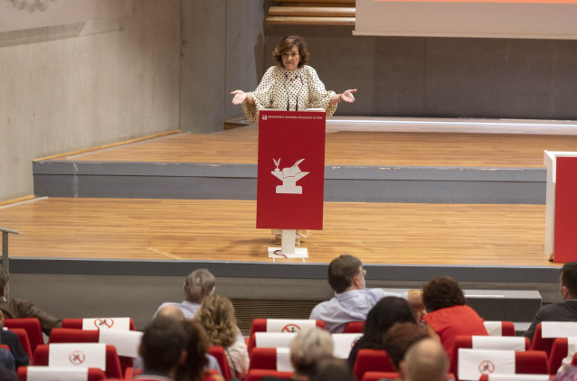 La exvicepresidenta del Gobierno y secretaria de Igualdad del PSOE, Carmen Calvo, durante la celebración del 40 Aniversario de la constitución de Izquierda Socialista del PSOE, en la sede de UGT, a 12 de septiembre de 2021.
