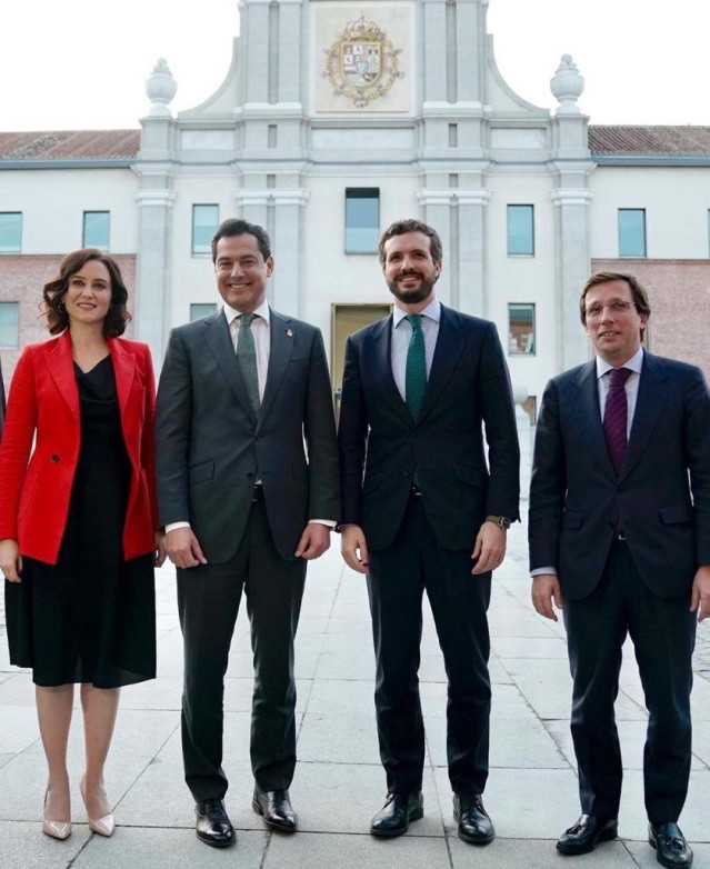 Archivo - La presidenta de la Comunidad de Madrid, Isabel Ayuso, el presidente de la Junta de Andalucía, Juanma Moreno, el presidente del PP, Pablo Casado, y el alcalde de Madrid, José Luis Martínez Almeida, en el Día de Andalucía en Madrid (Foto de archi