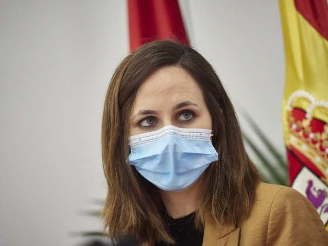 Archivo - La ministra de Derechos Sociales y Agenda 2030, Ione Belarra, durante la rueda de prensa posterior a la firma del convenio de fondos europeos para Navarra, a 16 de julio de 2021, en Pamplona, Navarra, (España).