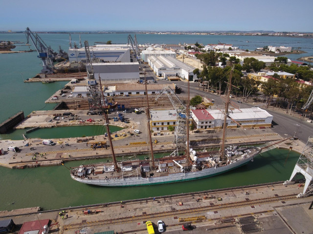 Elcano en los astilleros de Navantia en San Fernando