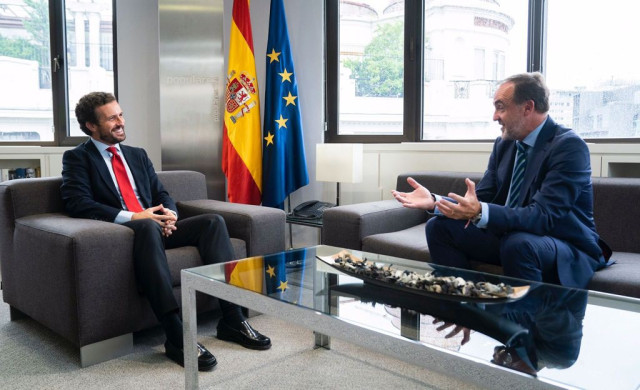 Pablo Casado y Javier Esparza en la reunión