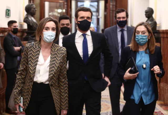 Archivo - La portavoz del PP en el Congreso de los Diputados, Cuca Gamarra; el líder del PP, Pablo Casado; y la vicesecretaria de Política Social del PP, Ana Pastor, a su llegada a una sesión de Control al Gobierno en el Congreso de los Diputados.
