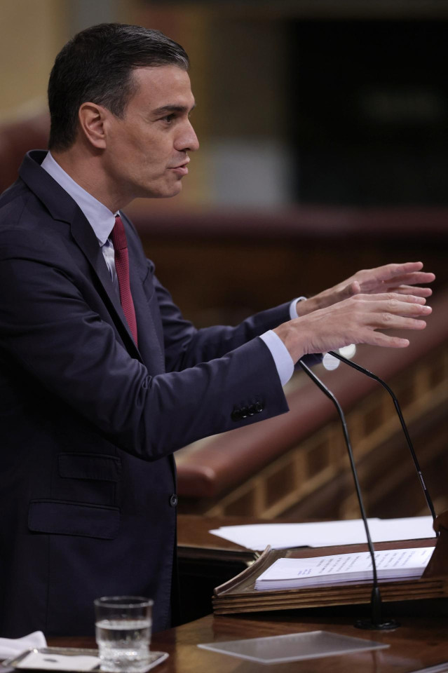 Archivo - El presidente del Gobierno, Pedro Sánchez, interviene en una sesión de control al Gobierno en el Congreso