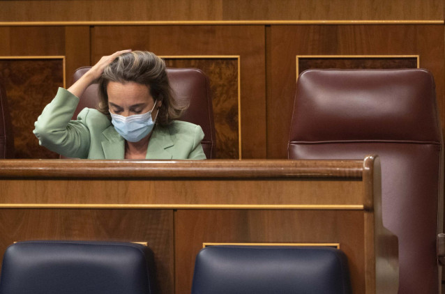La portavoz parlamentaria del PP, Cuca Gamarra, durante una sesión plenaria en el Congreso