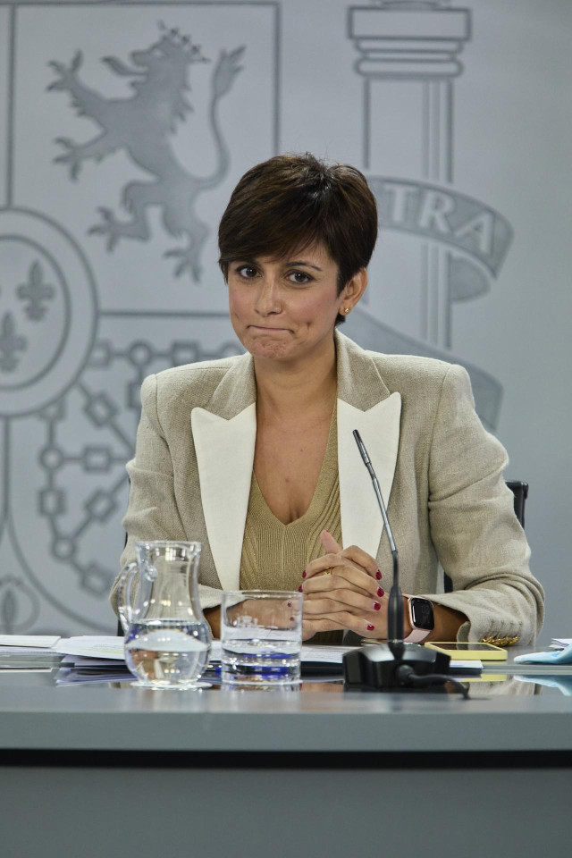 La ministra Portavoz, Isabel Rodríguez, comparece en una rueda de prensa posterior al Consejo de Ministros celebrado en Moncloa, a 14 de septiembre de 2021, en Madrid (España). El Consejo de Ministros ha aprobado hoy un nuevo paquete de medidas para amort