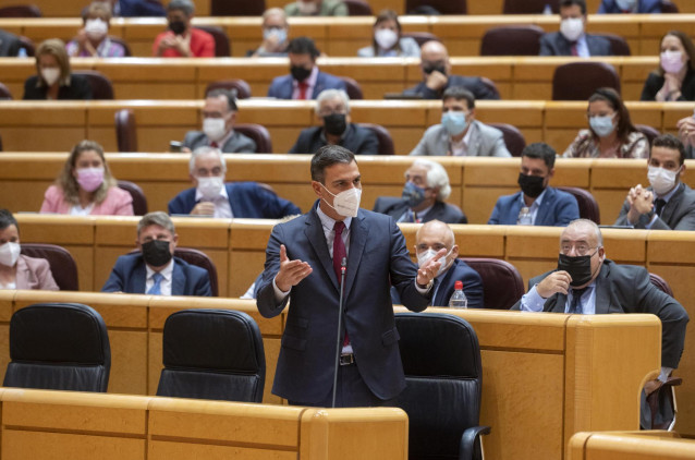 El presidente del Gobierno, Pedro Sánchez, interviene durante el primer pleno y primera sesión de control al Gobierno en el Senado tras el parón estival, a 14 de septiembre de 2021, en Madrid (España).