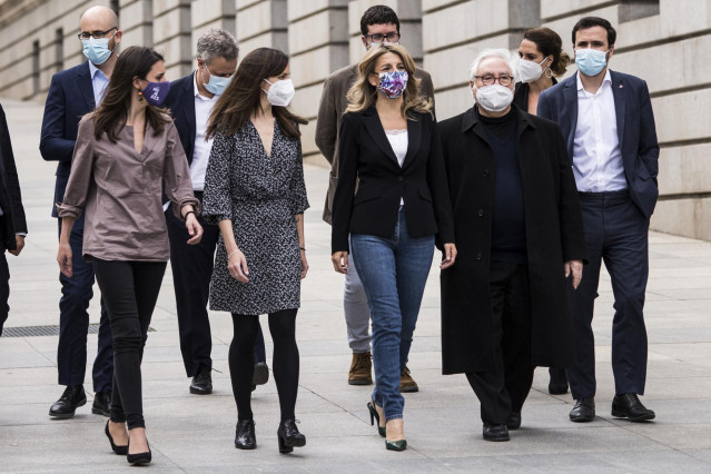 Archivo - Imagen de recurso (I-D primera fila) de la ministra de Igualdad, Irene Montero; la ministra de Derechos Sociales, Ione Belarra; la vicepresidenta, Yolanda Díaz; el ministro de Universidades, Manuel Castells; y el ministro de Consumo, Alberto Gar