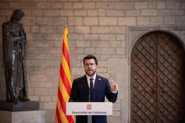 El president de la Generalitat, Pere Aragonès, ofrece una rueda de prensa en el Palau de la Generalitat