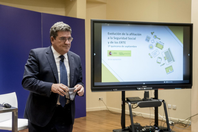 El ministro de Seguridad Social, Inclusión y Migraciones, José Luis Escrivá, interviene durante la presentación de un avance de los datos de afiliación del mes de septiembre